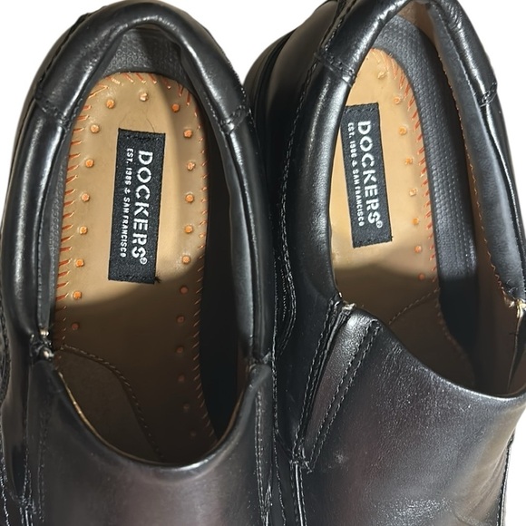 Dockers black leather slip on shoes, sz 10 W, flaw, two tiny scuff marks ,video - Picture 4 of 13